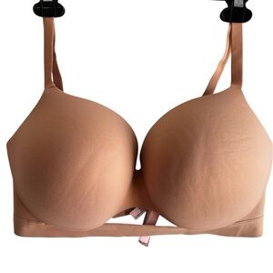 VICTORIAS SECRET Incredible Wireless Nude Push-up Bra Adjustable Straps Sz 38DDD